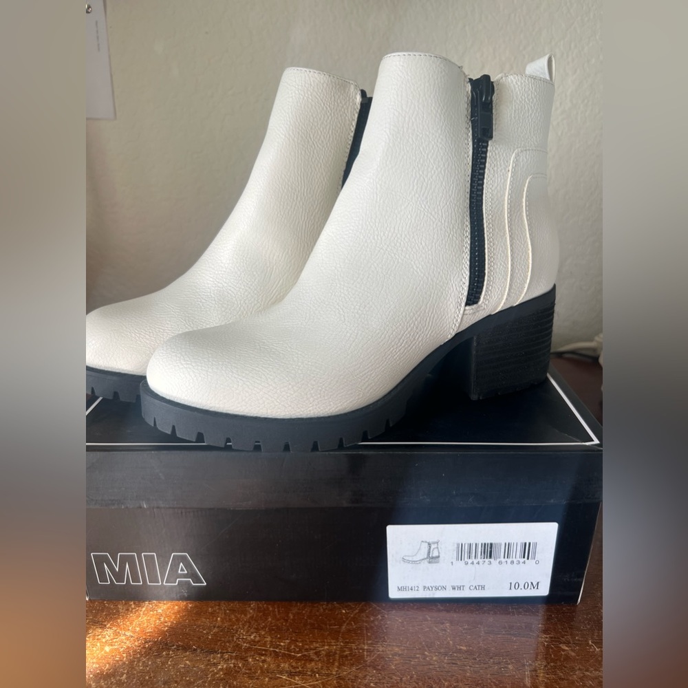 Mia Payson White Boots